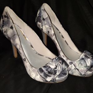 Fioni Satin size 6 (multi tone grey/white)